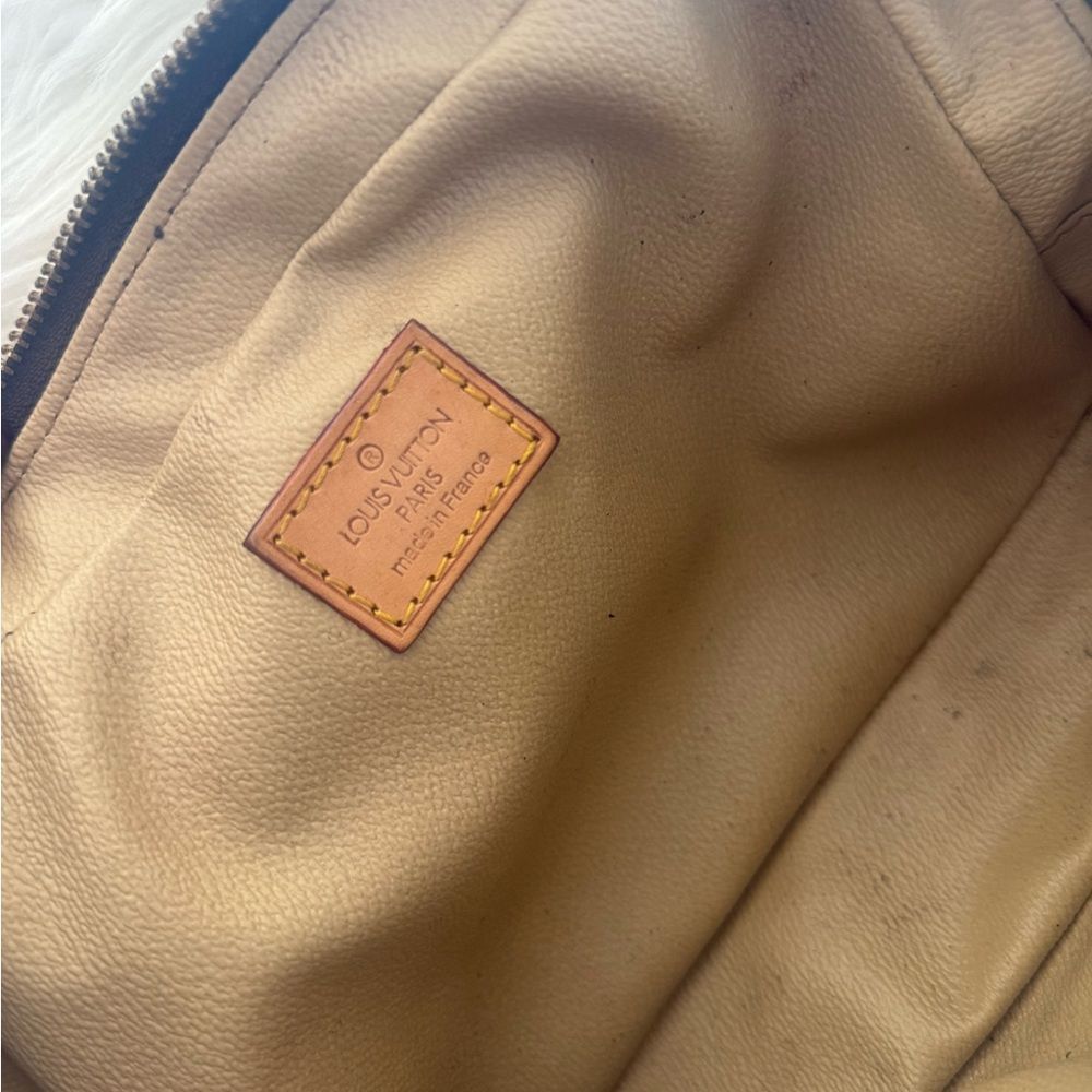 Louis Vuitton Monogram pouch - Picture 8 of 9